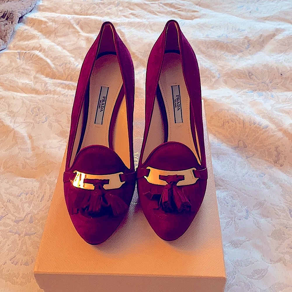 Prada size 40 Camoscio 9 pumps
